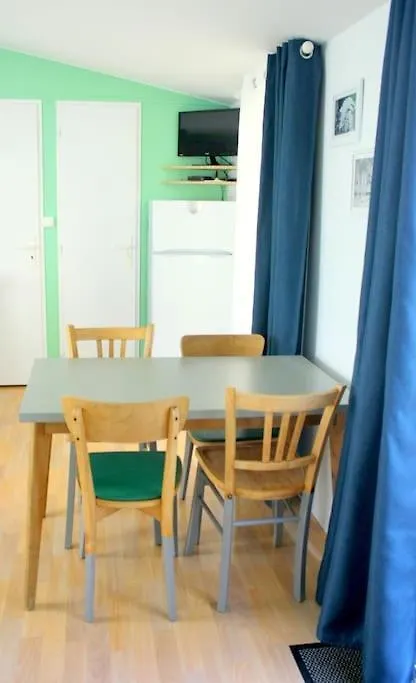 Charmant Bungalow En Camping 5* Avec Piscine Apartment Erdeven 0*,  France